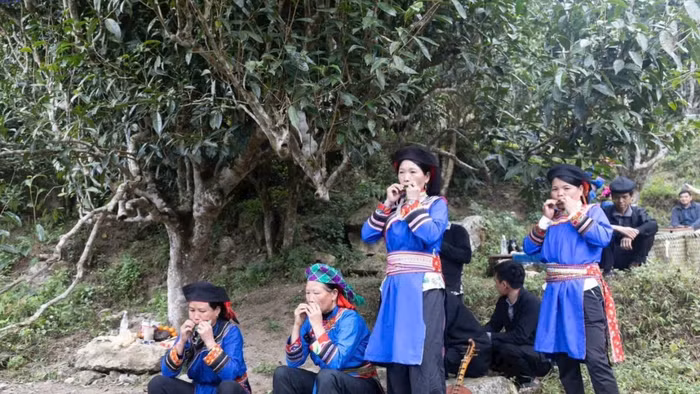 Người Cơ Lao với thú vui độc đáo - thổi hồn vào thiên nhiên.