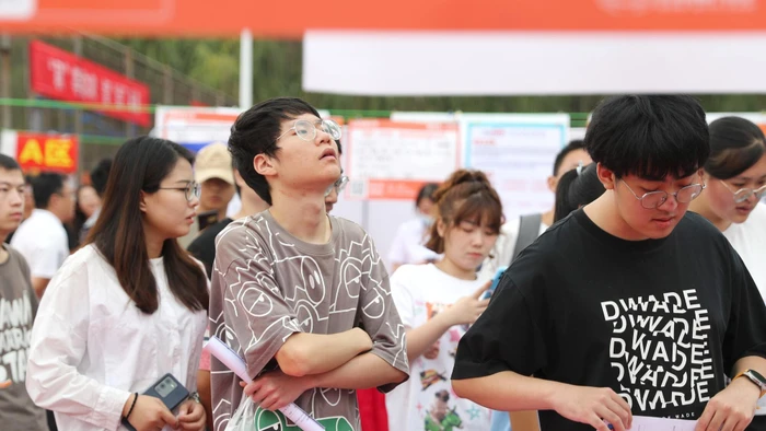 Thị trường du học Trung Quốc biến động vì kinh tế khó khăn.