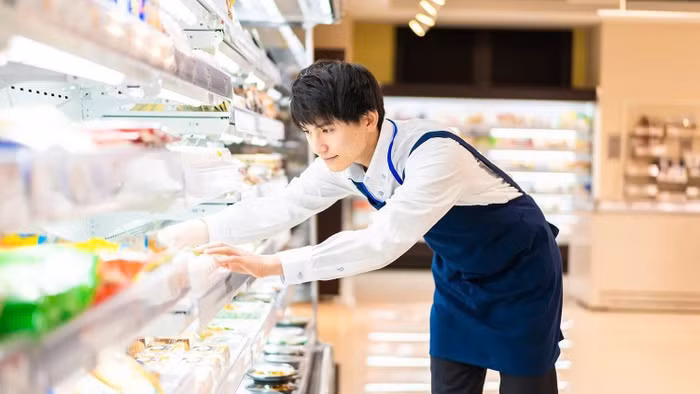 Sinh viên Nhật làm thêm ngoài giờ học.