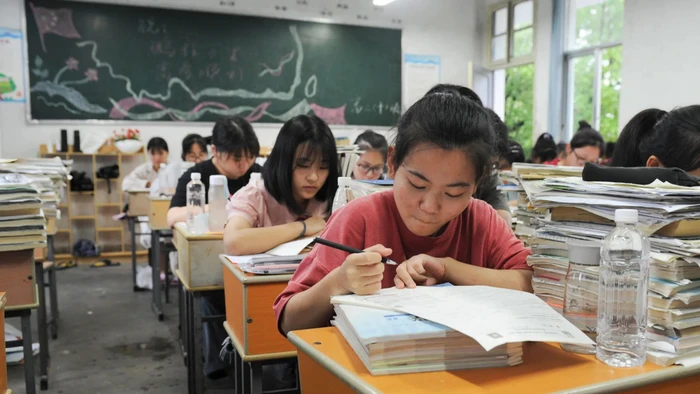 Học sinh Trung Quốc chuẩn bị cho kỳ thi vào THPT.