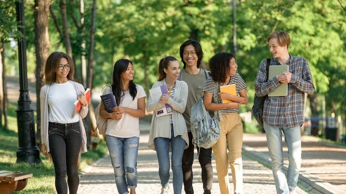 Canada siết chặt giấy phép du học từ năm tới.