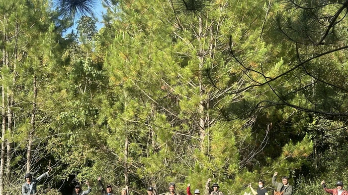 Du khách thích thú trải nghiệm cưỡi ngựa ở Đà Lạt.