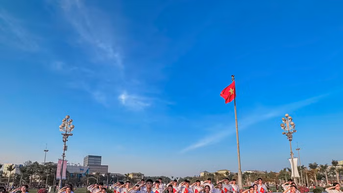 Đoàn TNCS Hồ Chí Minh Trường THPT Nghi Lộc 2 (Trung Lộc, Nghệ An) tổ chức chào cờ mừng Ngày thống nhất đất nước 30/4/2025. Ảnh: NTCC.