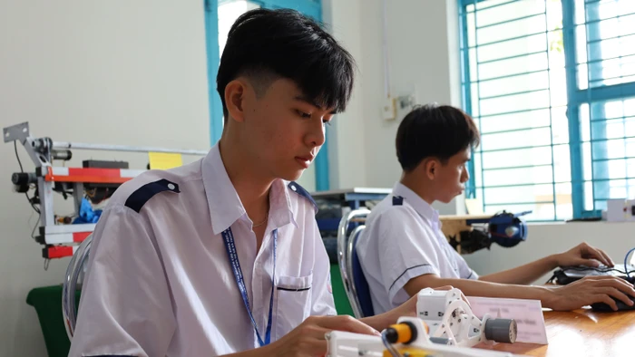 Lâm Đỗ Thiên Luân trong tiết học STEM. Ảnh: QM - Ảnh tư liệu