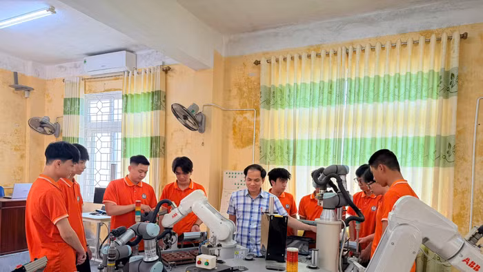 Trường Cao đẳng Công nghệ Hà Tĩnh đang ký kết hợp tác với gần 40 doanh nghiệp tạo điều kiện cho sinh viên tham quan, học tập.