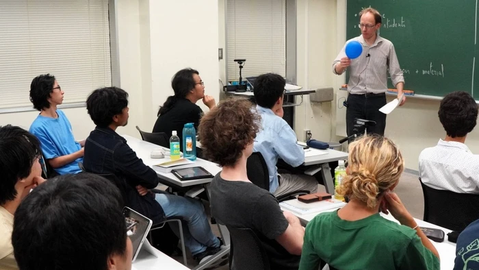 Một tiết học bằng tiếng Anh tại Đại học Nagoya, Nhật Bản.