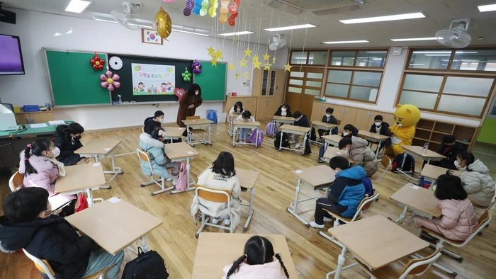 Một tiết học của học sinh tiểu học Hàn Quốc.