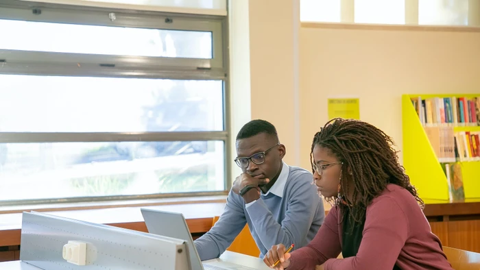 Các nhà nghiên cứu thường thận trọng khi công khai việc sử dụng AI trong bài báo.