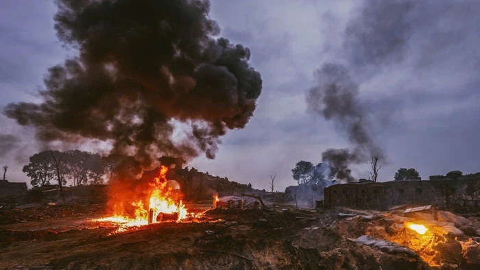 "Mưa đỏ" sẽ phải “đấu” với 85 tác phẩm còn lại để giành một vị trí trong top 15 phim xuất sắc nhất.