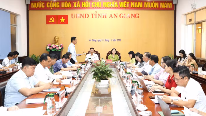 Tại cuộc họp Ban Chỉ đạo cấp tỉnh Kỳ thi tốt nghiệp THPT năm 2026 tỉnh An Giang, yêu cầu xuyên suốt được nhấn mạnh là toàn bộ hệ thống phải phối hợp chặt chẽ, bảo đảm kỳ thi diễn ra an toàn, nghiêm túc. Ảnh: NN