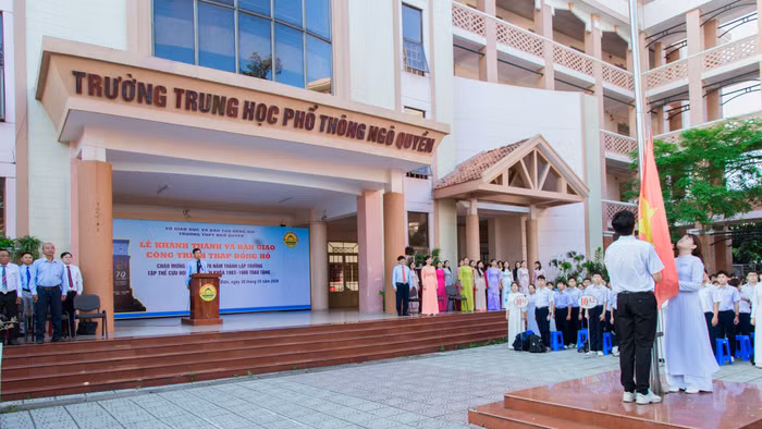 Học sinh, giáo viên Trường THPT Ngô Quyền nhiều năm qua không có vi phạm hút thuốc lá trong trường. Ảnh: NTCC