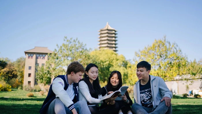 Anh tạm ngừng cấp visa du học.