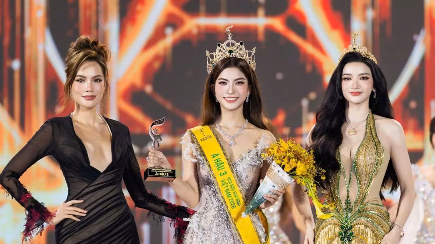 Phan Lê Kim Ngọc (giữa) xuất sắc giành danh hiệu Á hậu 3 Miss Grand Vietnam 2026.