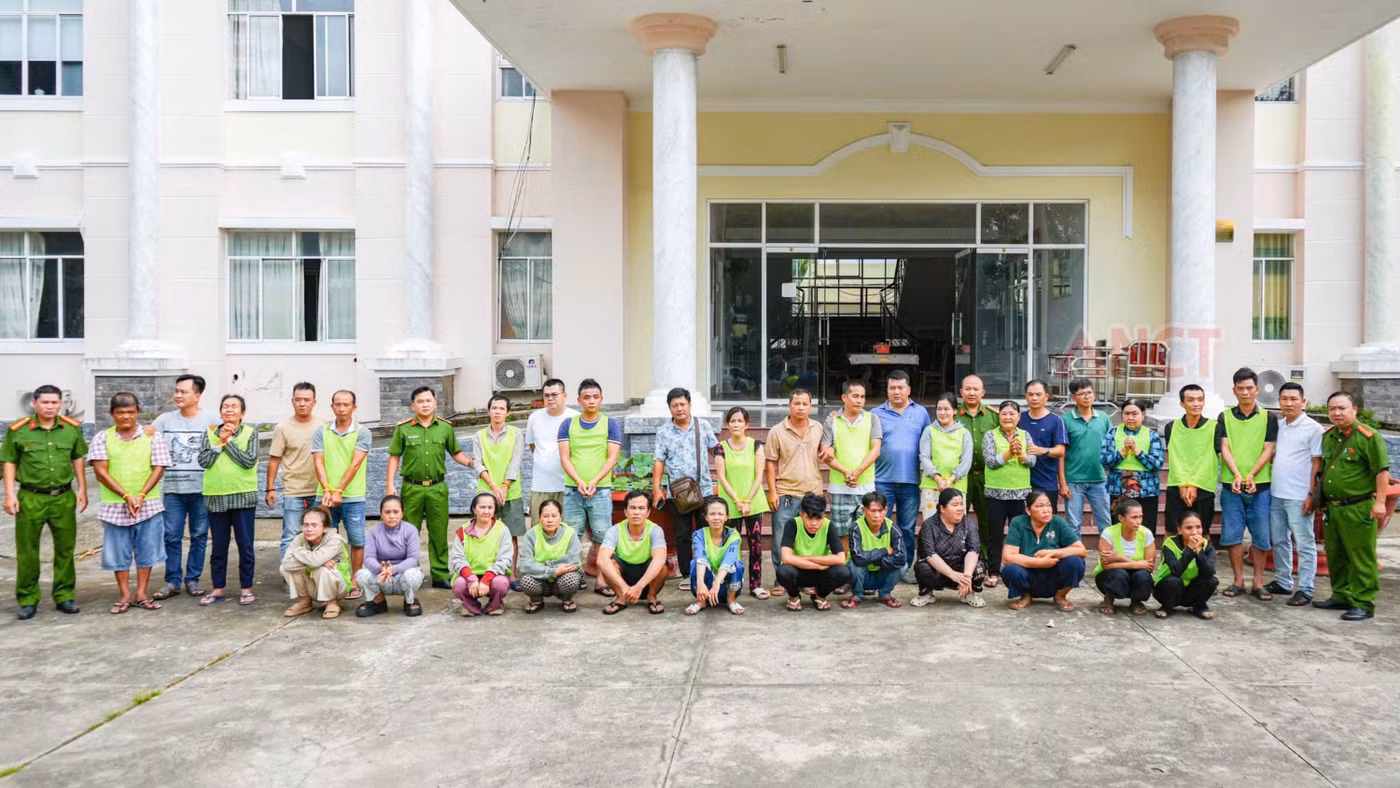 Các đối tượng tại cơ quan Công an.