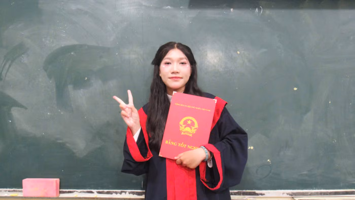 Chân dung nữ sinh Đinh Yến Linh vừa đạt điểm 10 môn Lịch sử trong Kỳ thi tốt nghiệp THPT năm 2026.