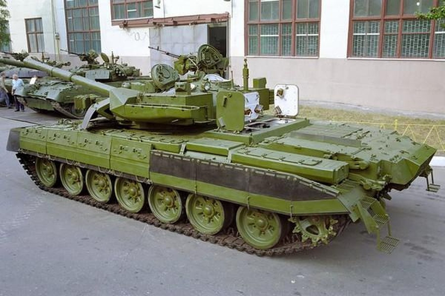 Xe chiến đấu bộ binh kết hợp xe tăng BMT-72 của Ukraine. 1-8-1123.jpg