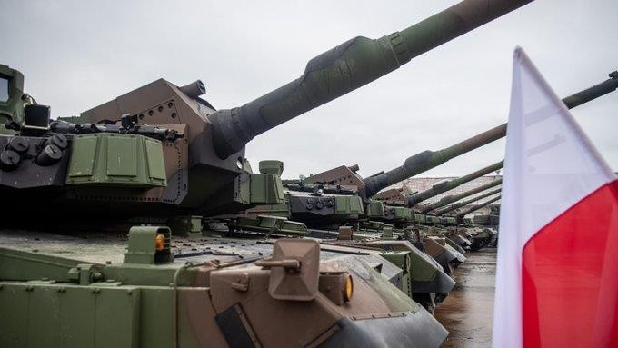 Lính Ba Lan khẳng định 'chia tay T-72 không hối tiếc' khi nhận xe tăng K2