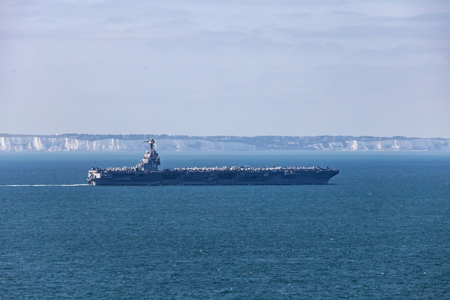 Tàu sân bay USS Gerald R. Ford (CVN 78) của Hải quân Mỹ. avianosets-uss-gerald-r-ford-cvn-78-prohodyt-cherez-anglijskyj-kanal-17-seranya-2025-roku-foto-vmf-ssha.jpg