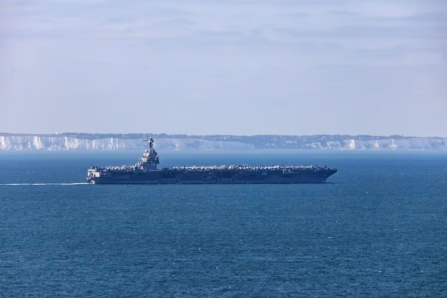 avianosets-uss-gerald-r-ford-cvn-78-prohodyt-cherez-anglijskyj-kanal-17-seranya-2025-roku-foto-vmf-ssha.jpg