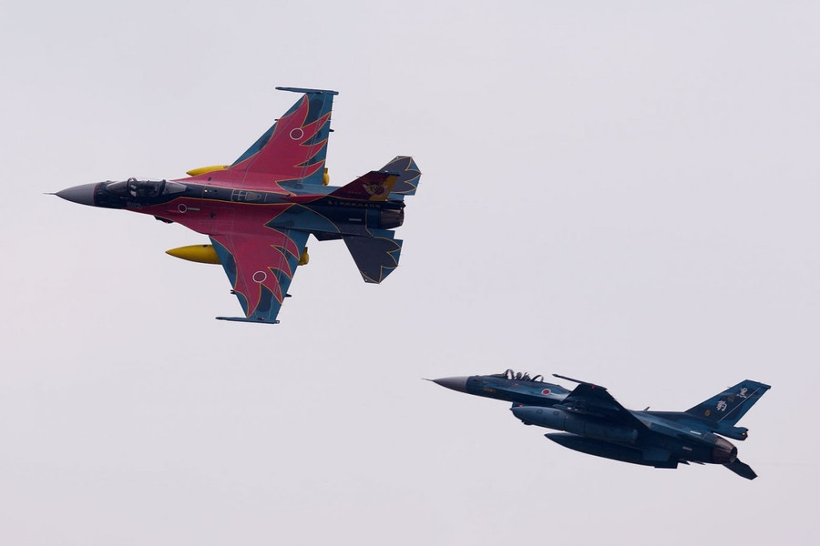 Tiêm kích Mitsubishi F-2 đang lọt vào tầm ngắm của Không quân Philippines. e9c685d5c9bb1cf6.jpg