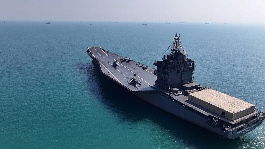 Iran điều tàu sân bay Shahid Bagheri ra biển sẵn sàng đánh chặn hạm đội Mỹ?