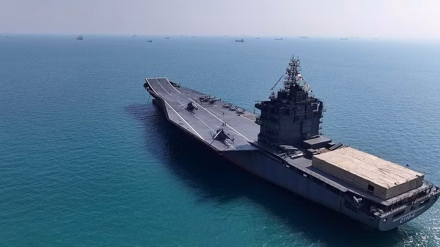 Iran điều tàu sân bay Shahid Bagheri ra biển sẵn sàng đánh chặn hạm đội Mỹ?