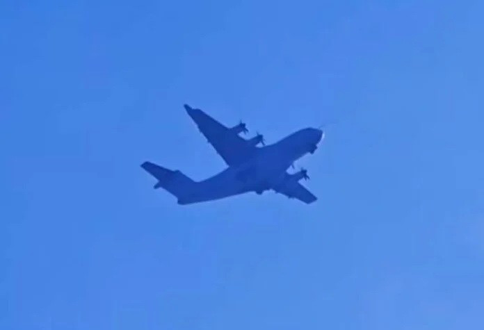 Máy bay vận tải Y-15 bí ẩn đã lộ diện