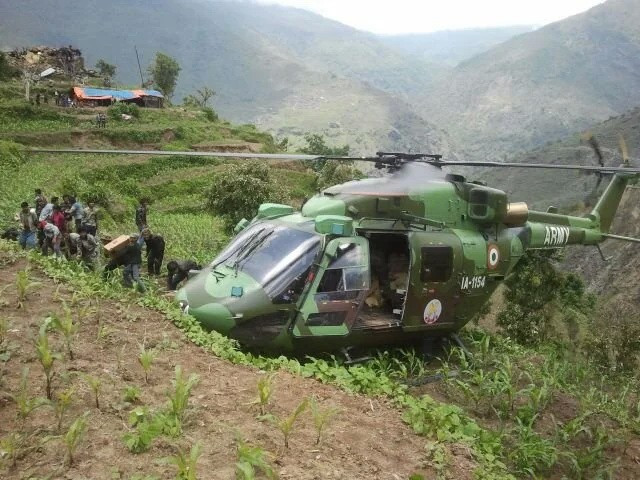 Trực thăng Dhruv của Lực lượng vũ trang Ấn Độ sau một vụ tai nạn. 1ee68121a91a359e.jpg