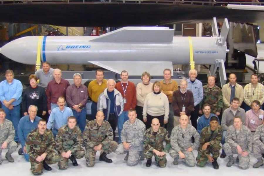 Mỹ sắp có bom xuyên mới mạnh vượt trội loại đã tấn công Iran