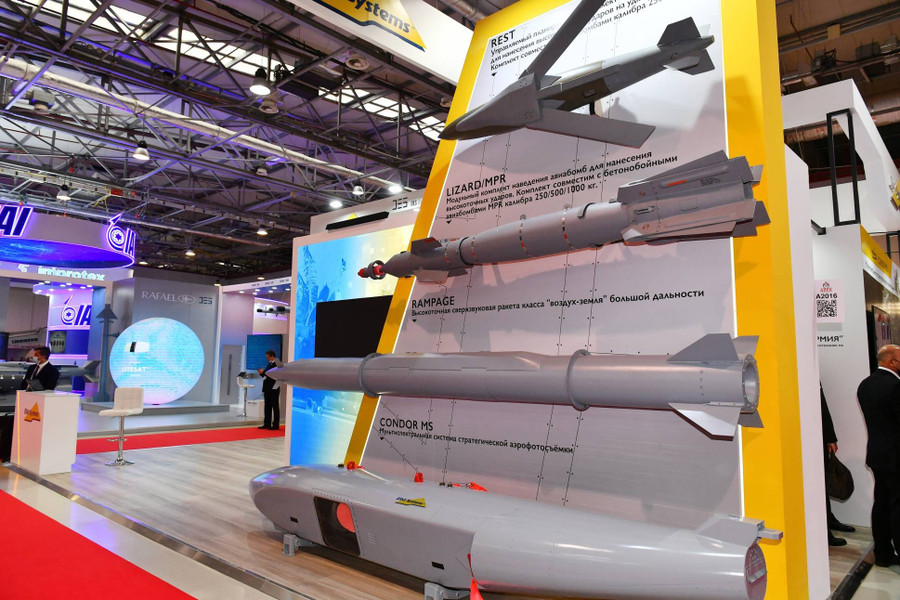 Tên lửa Rampage được trưng bày trong một cuộc triển lãm quân sự. ilham-aliyev-viewed-the-4th-adex-and-13th-securex-caspian-exhibitions-38.jpg