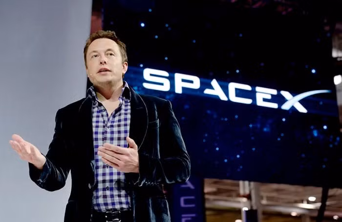 spacex-elon-musk-dragon-v2-conference.jpg