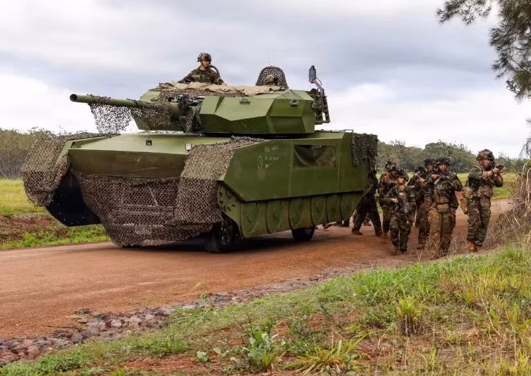 Quân đội Mỹ gây bất ngờ khi sử dụng xe tăng gỗ dán