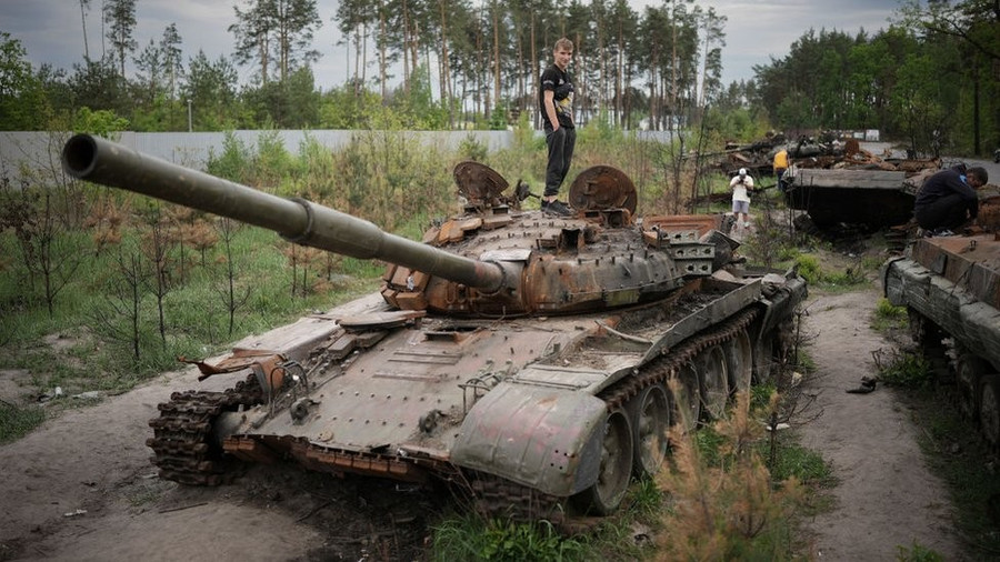 Phần lớn xe tăng Mỹ cung cấp cho Ukraine không phải do nước này sản xuất. 125678824-gettyimages-1399232445.jpg