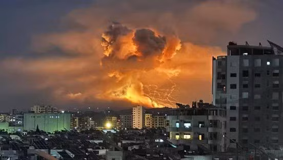 Cuộc tấn công của Israel gây ra vụ nổ mạnh ngang bom nguyên tử