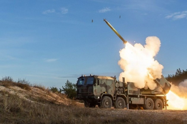 Ba Lan lần đầu bắn đạn thật từ hệ thống Homar-K MLRS 