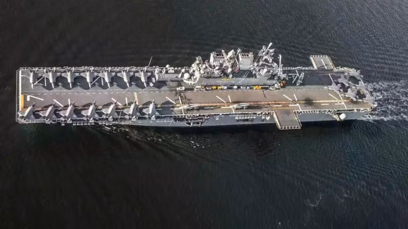 c854f46681-uss-tripoli-lha-7-with-20-f-35b-lightning-ii-jets-7-april-2022.jpg