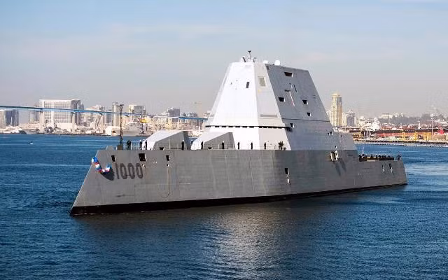 Mỹ cố gắng cứu v&atilde;n dự &aacute;n t&agrave;u khu trục Zumwalt bằng vũ kh&iacute; ti&ecirc;n tiến mới - Ảnh 1.