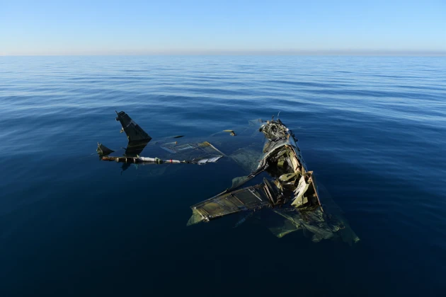 Tàu không người lái bắn hạ tiêm kích Su-30SM?
