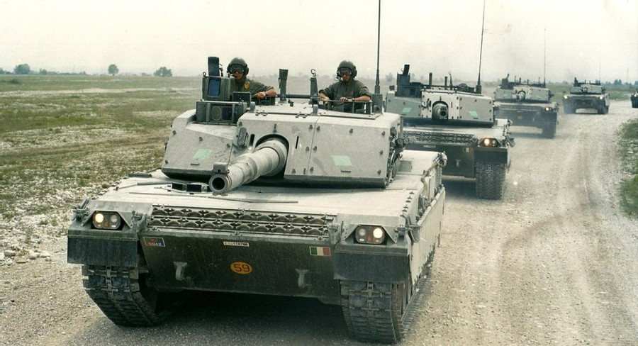 Xe tăng chiến đấu chủ lực C1 Ariete của Quân đội Ý. e7e688b9da7c0e88.jpg