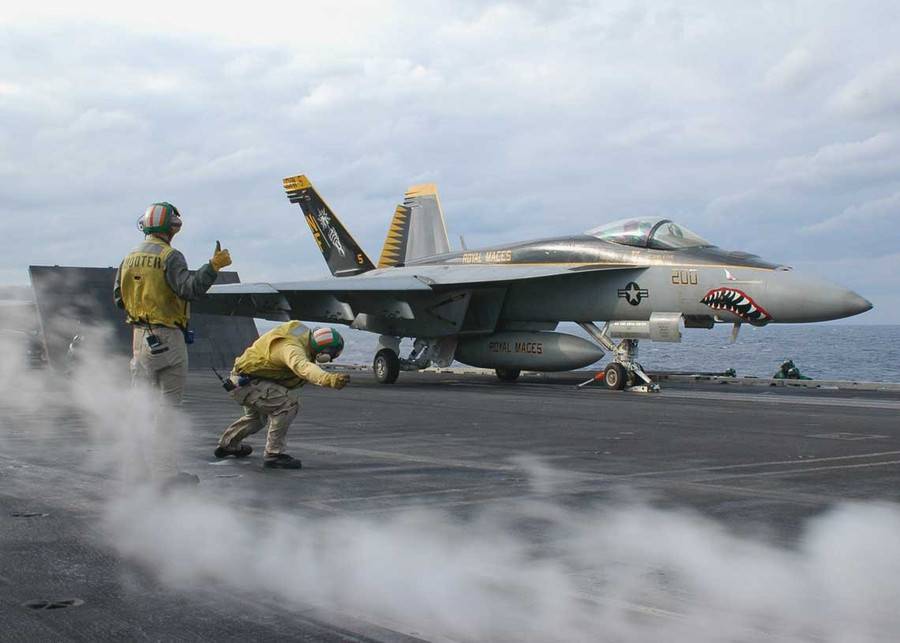 Quân đội Mỹ cho thấy nhiều vấn đề trong phối hợp tác chiến. fa-18e.jpg