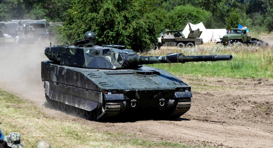 Xe tăng hạng nhẹ CV90120 tại sự kiện Tank Days ở Slovakia. ae168d55b806d9f8.jpg