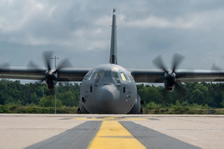 Không quân Mỹ đã mất tới hơn 5 năm để sửa chữa một vận tải cơ C-130J Super Hercules. c-130-1.jpg