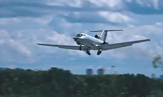 Máy bay thử nghiệm Yak-40 cất cánh với động cơ turbine cánh quạt VK-800. 111389-yak40withvk800cuzga-783876.jpg