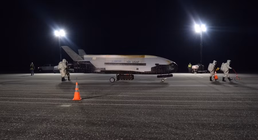 Bức ảnh đầu tiên từ máy bay vũ trụ X-37B tuyệt mật được công bố