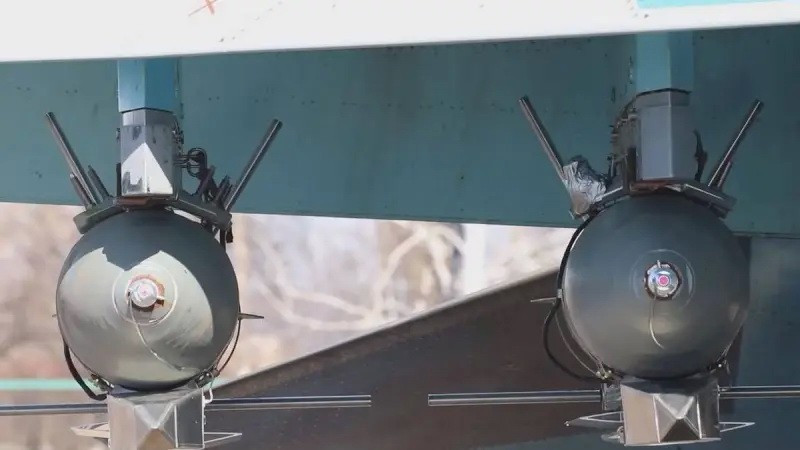 Phát triển vũ khí tầm xa lai giữa bom hàng không và tên lửa chiến thuật