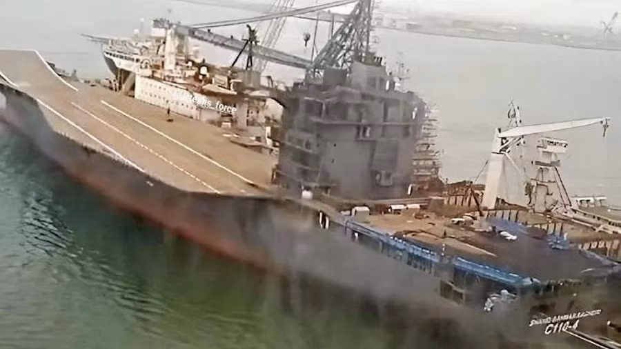 Iran 'gây choáng' khi đang chế tạo tàu sân bay