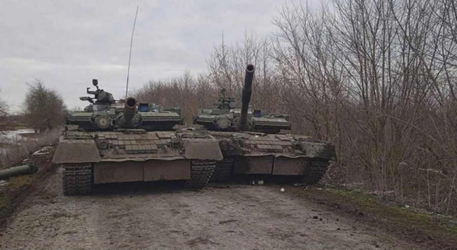 Lực lượng vũ trang Ukraine gần như không còn xe tăng T-80BV trong biên chế. t-80bv-russian-tank-mbt-fighting-in-ukraine-conflict-925-001-3829.jpg