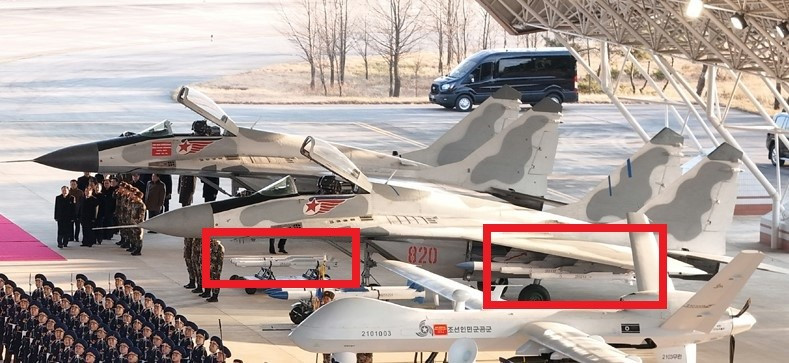 Bản sao tên lửa IRIS-T của Đức được trưng bày tại Triều Tiên