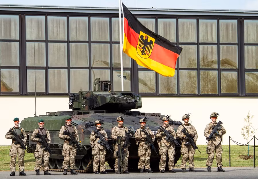 Lữ đoàn thiết giáp 45 của Đức bắt đầu hoạt động mạnh gần biên giới