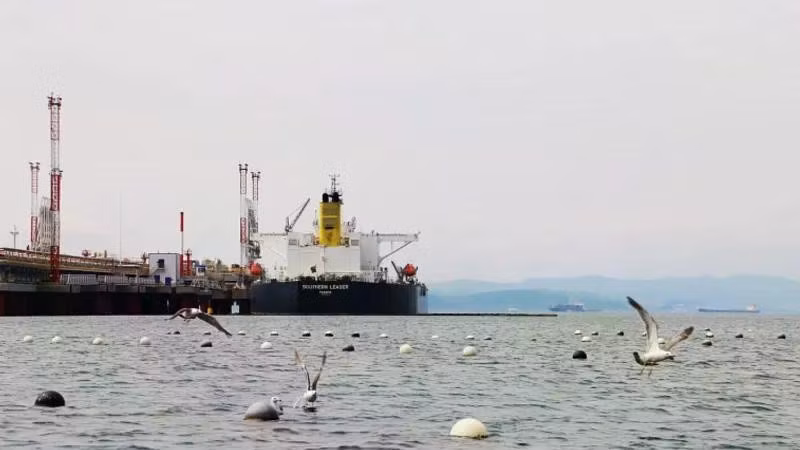 Anh buộc phải công nhận quyền đi qua eo biển của nước này với ‘Hạm đội bóng tối’ Nga